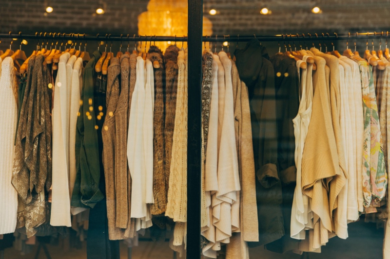 vitrine-LORGUES-min_clothe_fashion_store_shop_window_store_front-21277